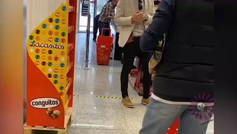 Archivo:Escoltas policia Peinado video.jpg