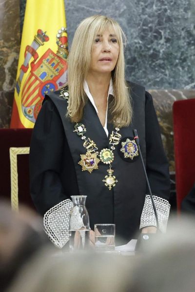 Archivo:Perello CGPJ collares.jpg